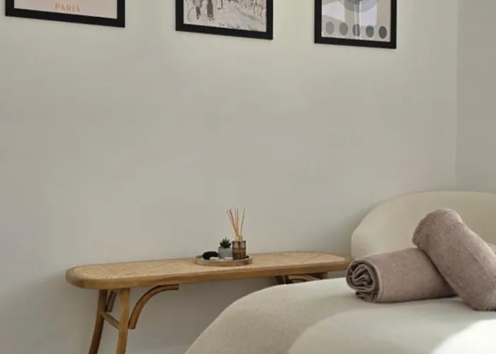 Salisbury City Centre 2-Bedroom Serviced Accommodation-Apartment - Pennyville