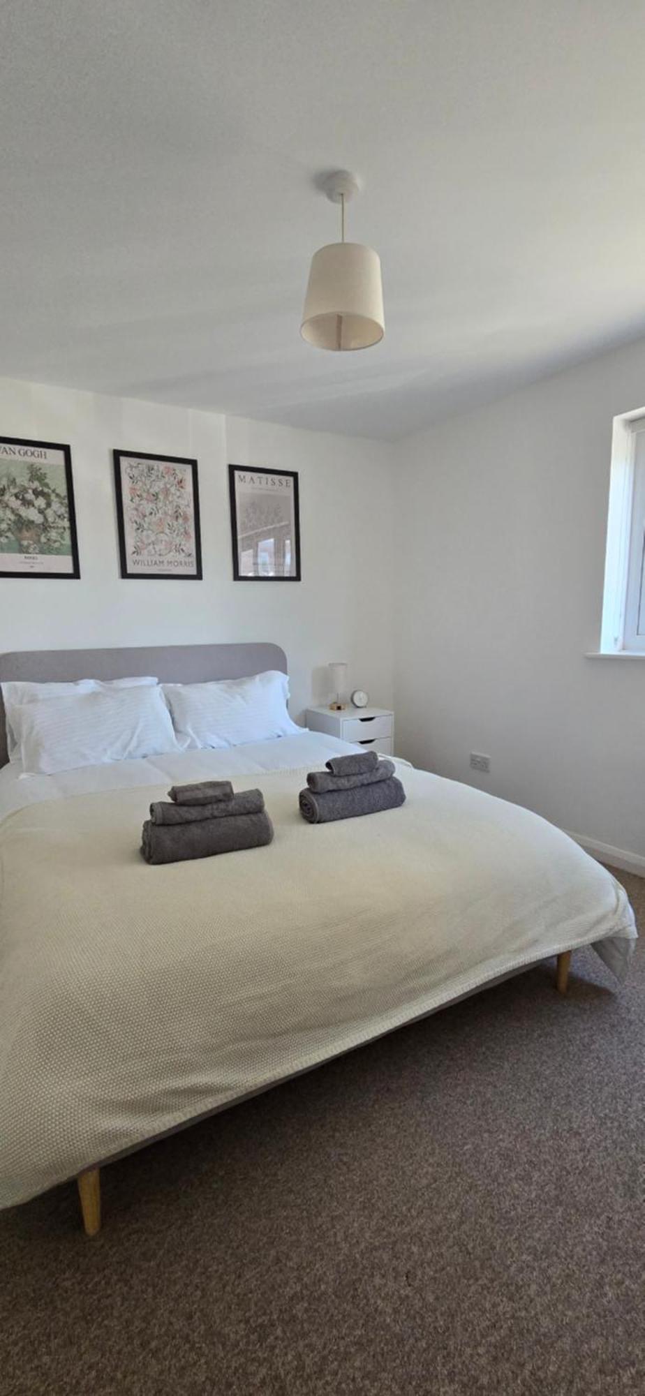 Centre 2-bedroom Serviced Accommodation-apartment - Pennyville