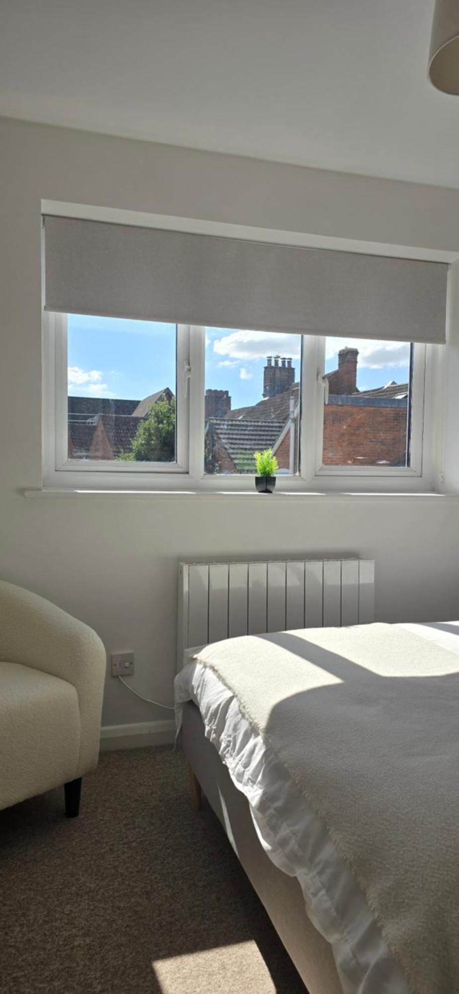 Centre 2-bedroom Serviced Accommodation-apartment - Pennyville * Salisbury