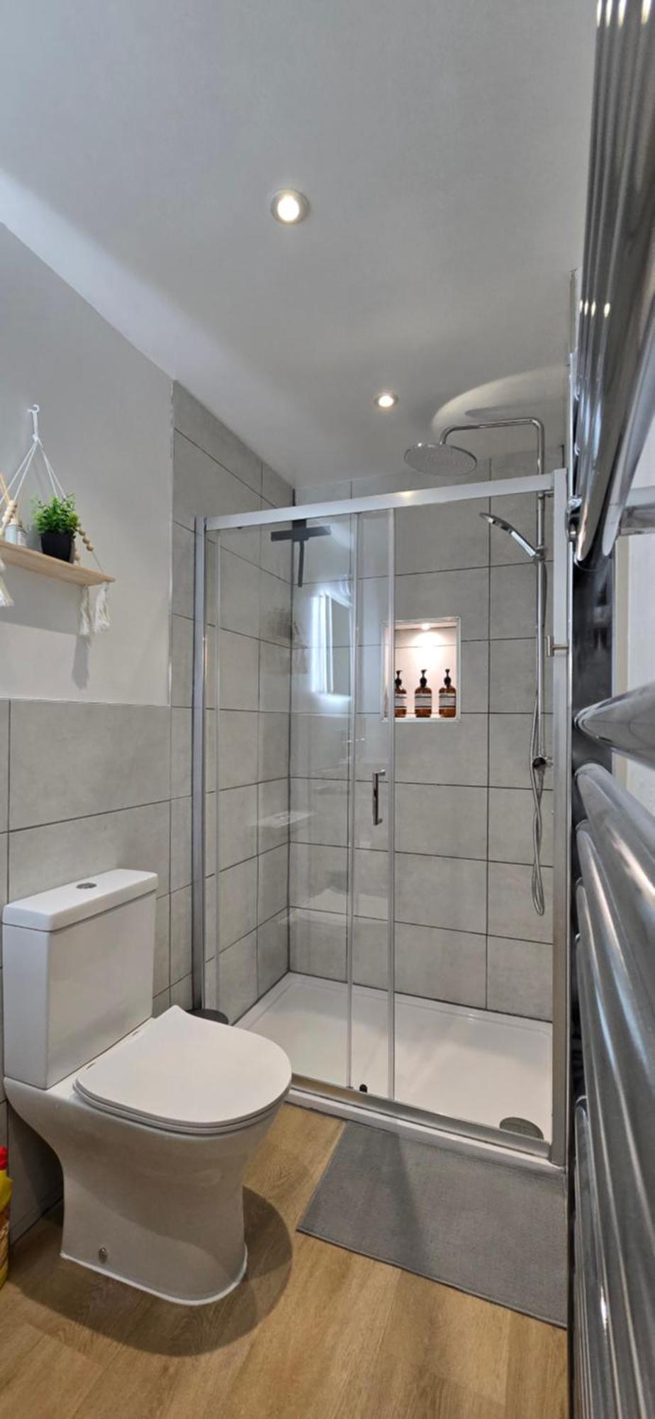 Centre 2-bedroom Serviced Accommodation-apartment - Pennyville Holiday home *