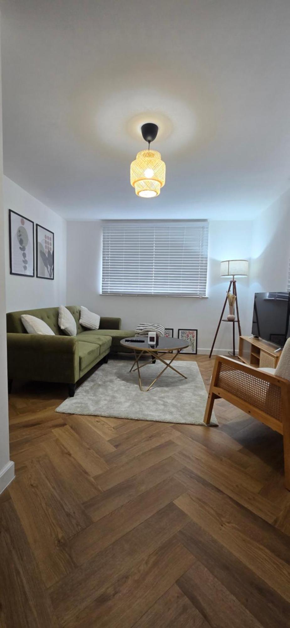 Centre 2-bedroom Serviced Accommodation-apartment - Pennyville Salisbury