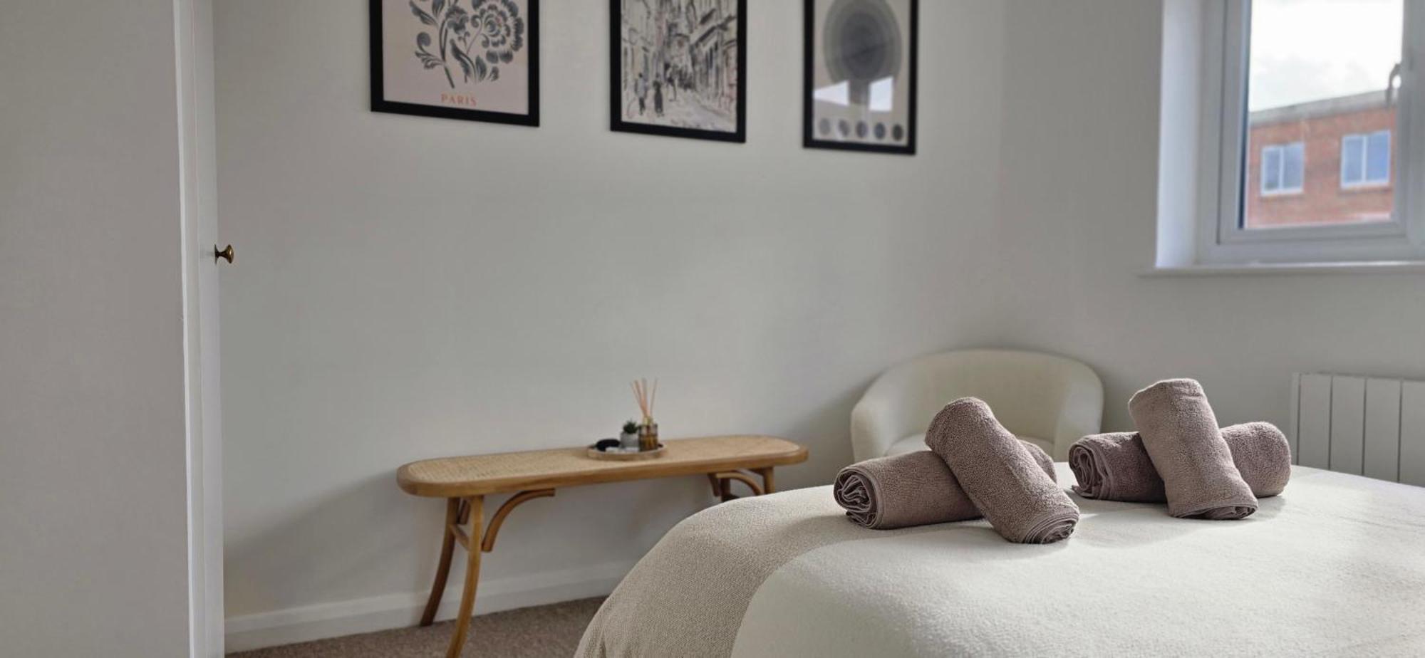 Centre 2-bedroom Serviced Accommodation-apartment - Pennyville Holiday home Salisbury